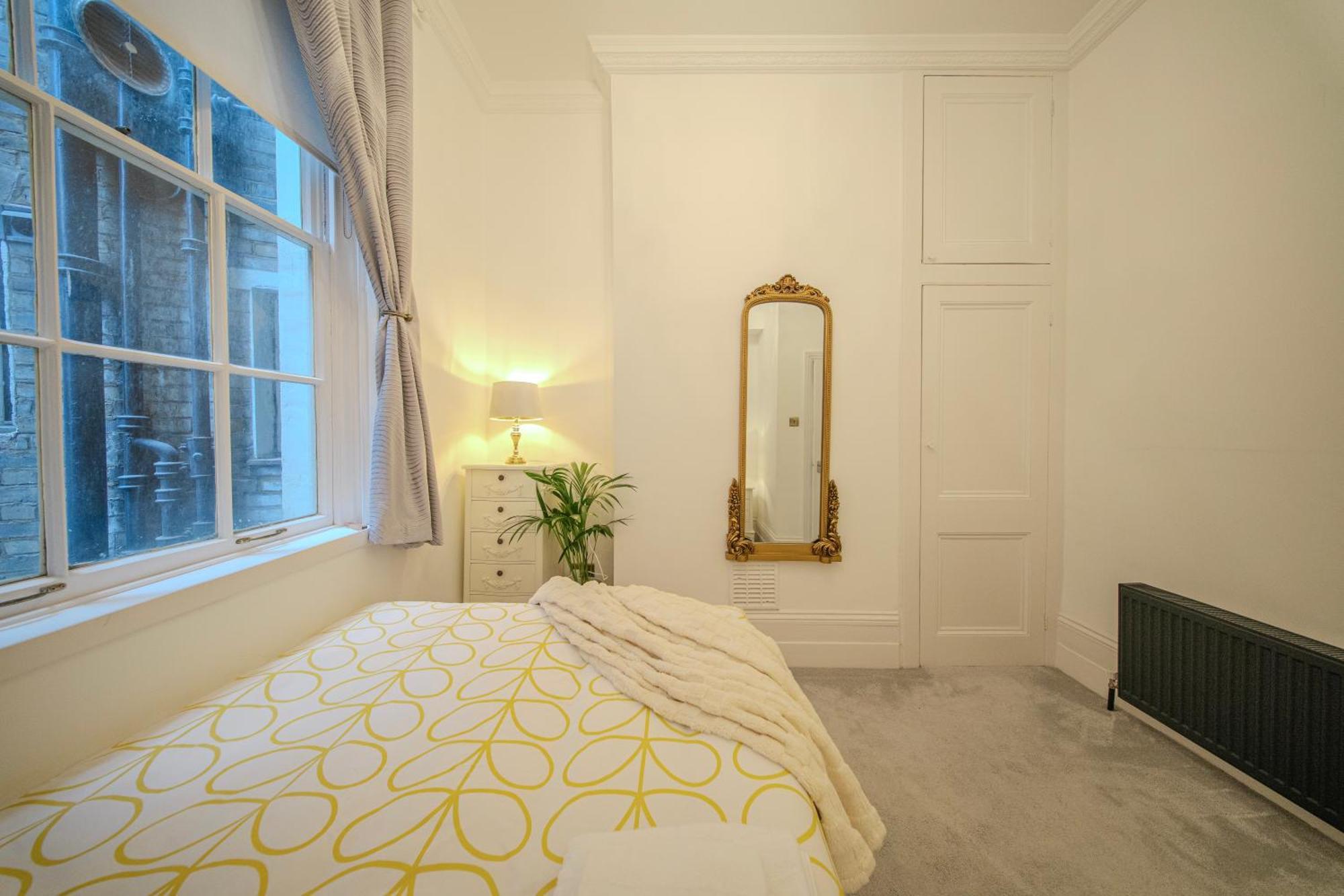 Chic Flat Near Buckingham Palace & Victoria London